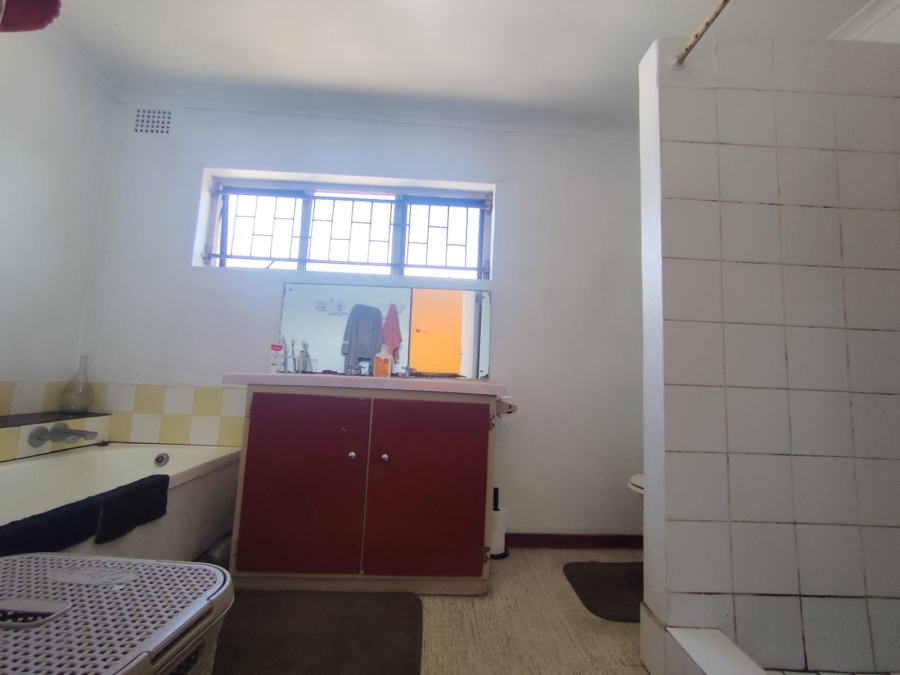 5 Bedroom Property for Sale in Athlone Western Cape